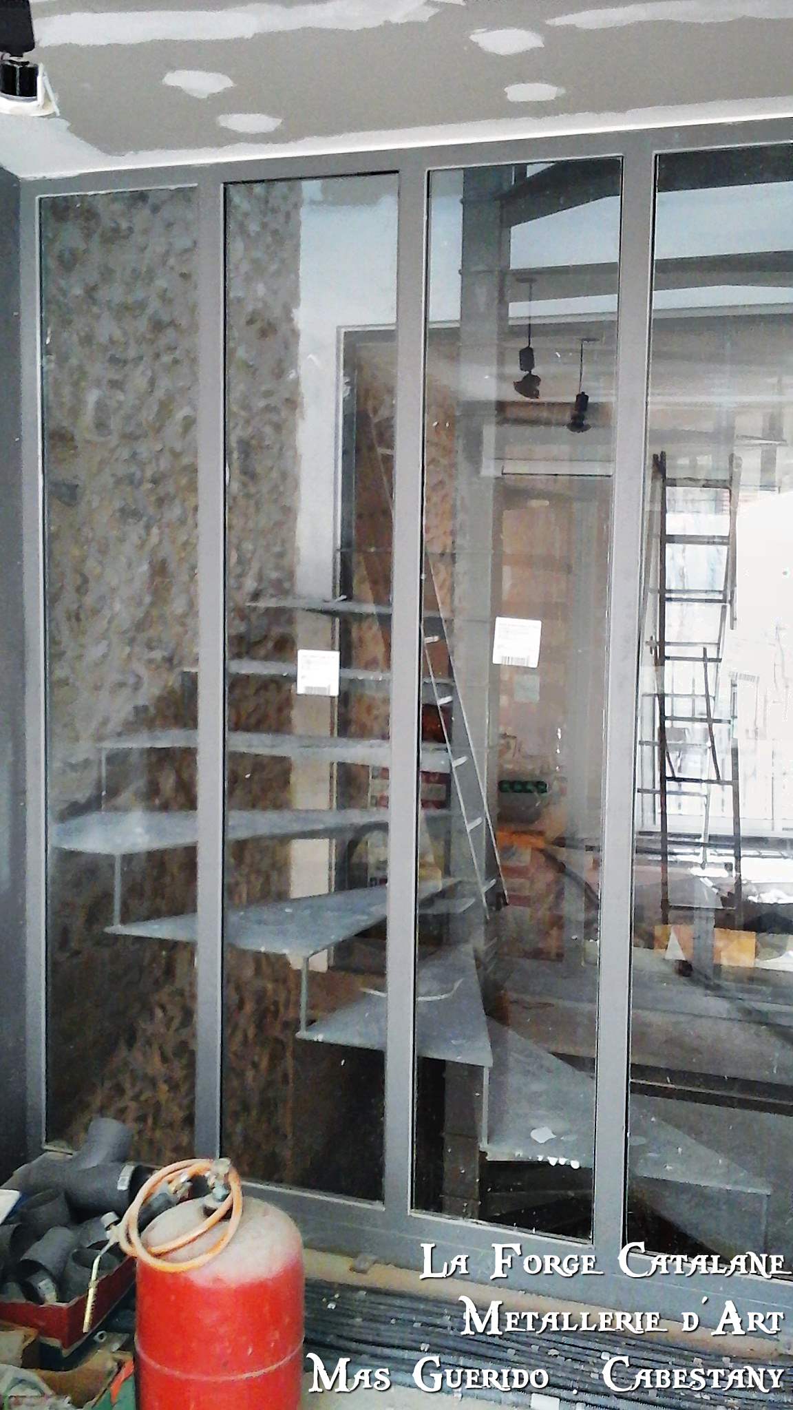 Verriere ancien atelier coulissante separation piece Forge Catalane.jpg